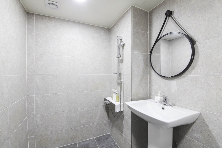Bathroom 2, seomyeon hotel band, Busanjin