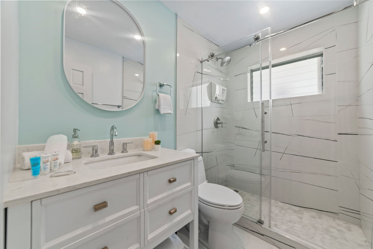 Bathroom 4, South Beach Boutique Suites, Miami-Dade