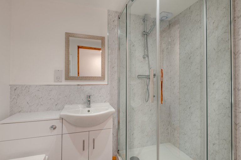 Bathroom 2, Kent Coast Stays, Kent