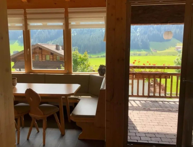 Others 5, Sunlit Alpine Chalet Stay, Zell am See