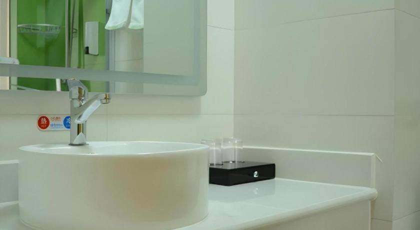 Bathroom 4, Greentree Inn Qufu High Speed Railway Station, Jining