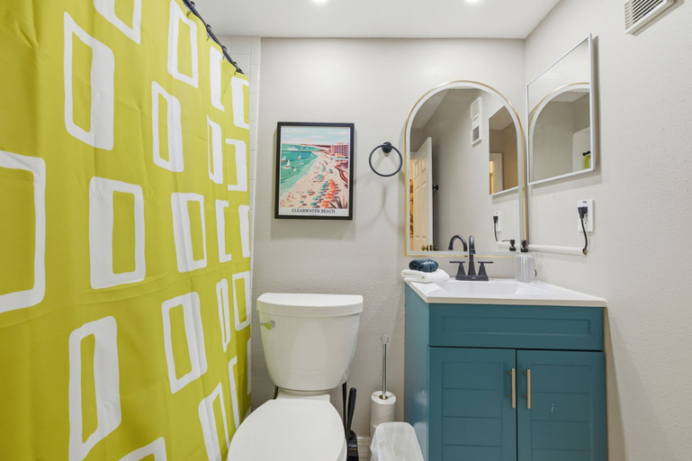 Room 4, Sleeps 14 Heated Pool Spa Arcade Putt Putt, Pinellas