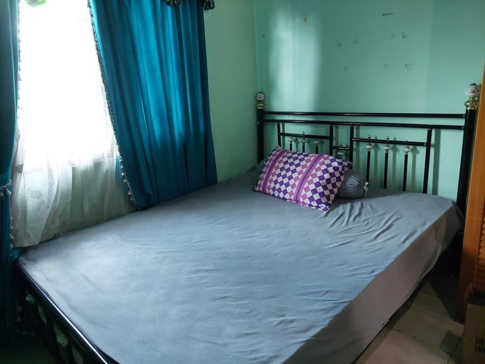 Room 4, OYO 95178 Azifa Guest House, Sleman