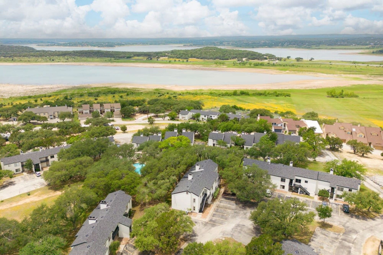 Room 3, Canyon Lake Escape Pool Balcony Pet Friendly, Comal
