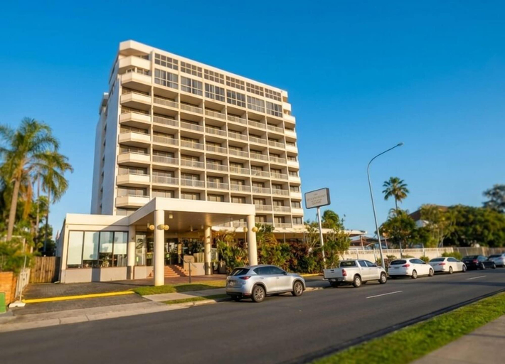 Primary image, The Oceanfront Cairns, Cairns
