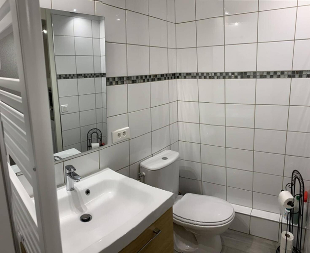 Shower 3, Apartment in Vars near Ski Slopes, Hautes-Alpes