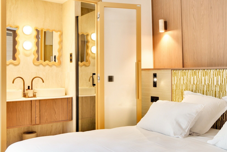 Room 4, Hotel Murmures Notre-Dame, Paris