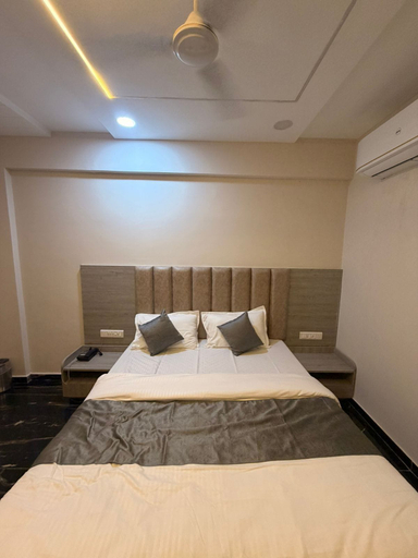 Room 4, Hotel J k Town, Ahmadabad