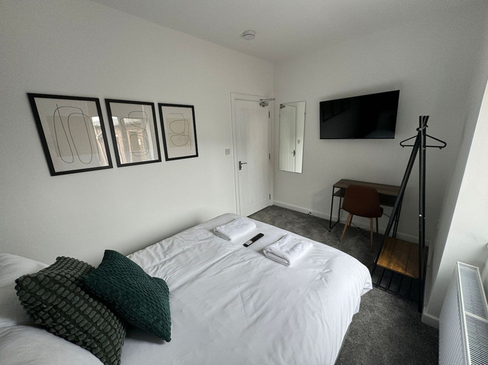Room 3, 6 Bed Contractor Acom in Hartlepool, Hartlepool