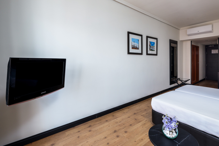 Bedroom 3, Virgen de los Reyes Hotel, Sevilla