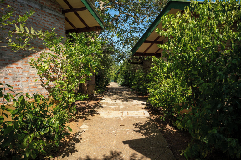 Property grounds 2, The Coastal Village Cabanas, Habaraduwa