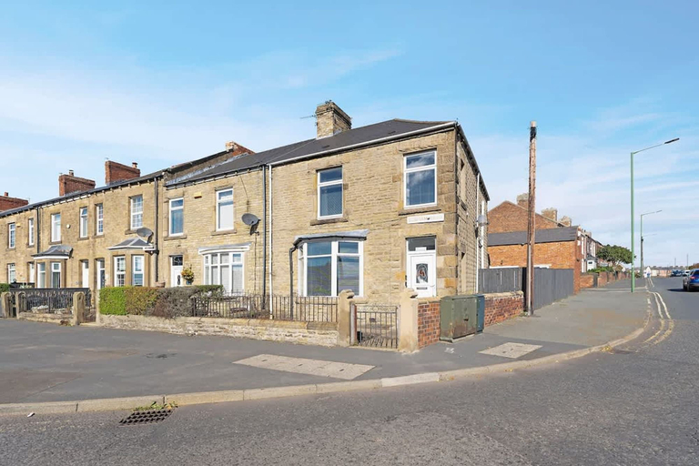 Room 3, 4BR on Durham Road Perfect For Large Groups, Durham