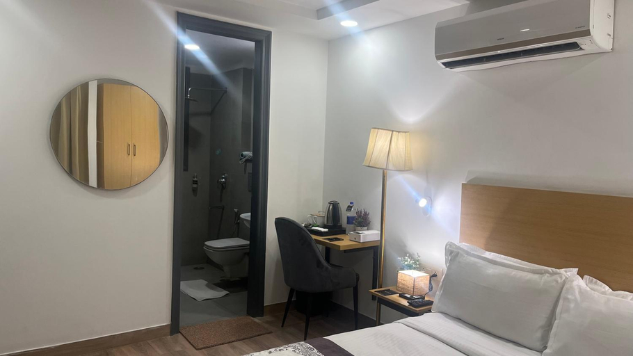 Bedroom 3, Saltstayz Express - Golf Course Road & DLF Phase-1, Gurgaon