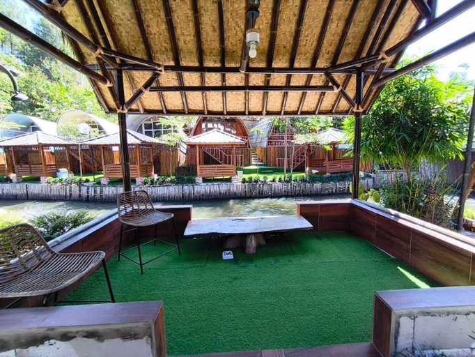 Terrace/patio 3, Cozzy Gayo Riverside, Bandung