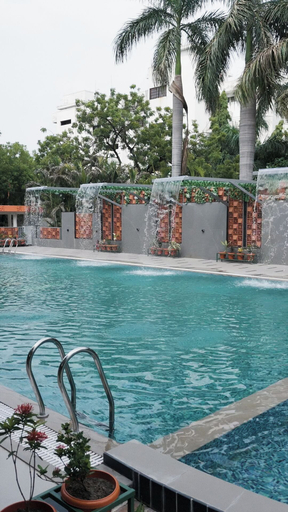 Pool 5, Pujari Park Hotel and Banquet Raipur, Raipur