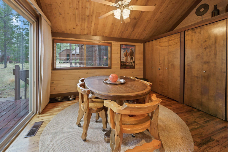 Dining 5, 16 Pole House 2 Bedroom Home, Deschutes