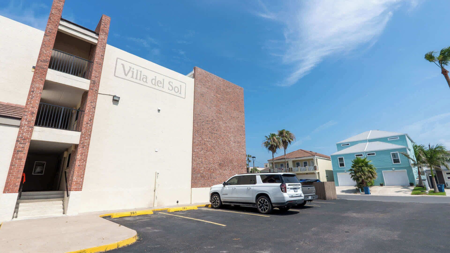 Exterior 5, 2BR Condo - 2 Pools - Jacuzzi - Steps to Beach SPI, Cameron