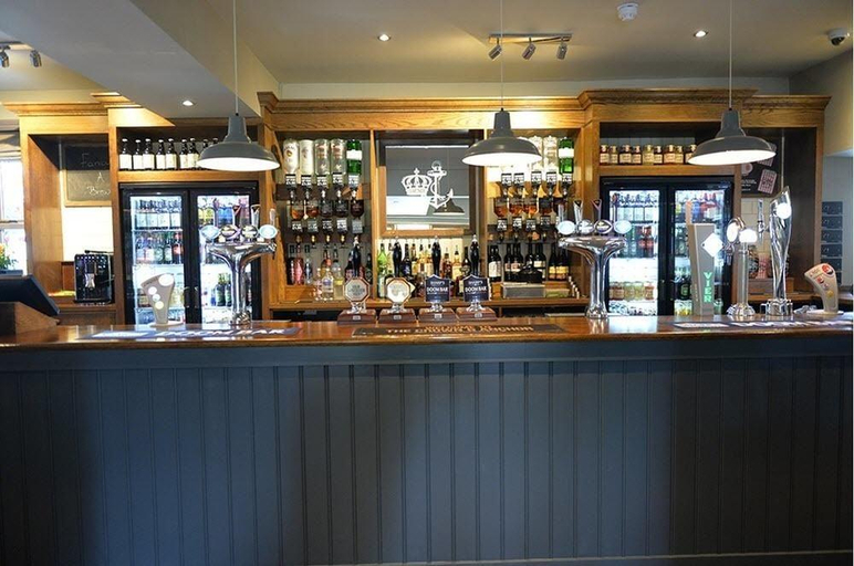 Others 2, Crown & Anchor, Surrey