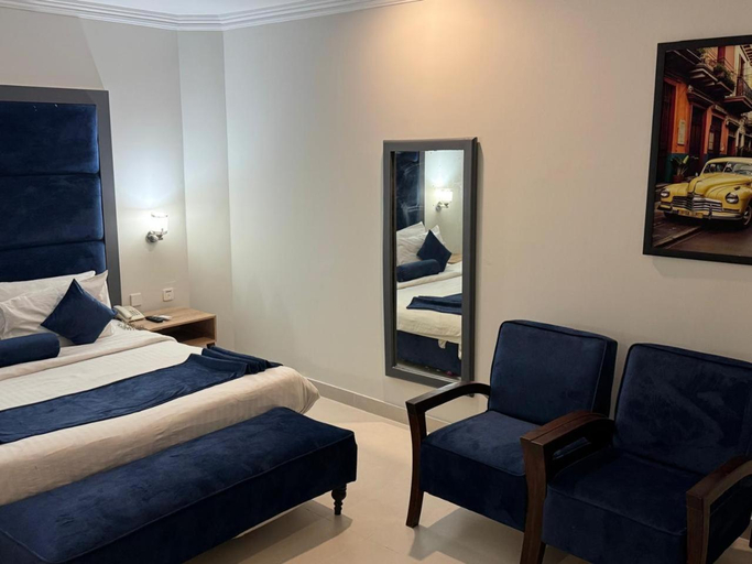 4, Hotel the Jeeven's, Gujranwala