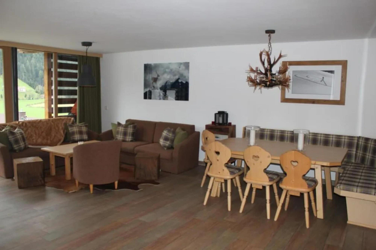 Dining 2, Alpine Chalet With Balcony & Sauna, Zell am See