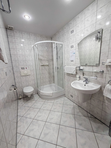 Bathroom 5, Hotel Metro, Kłodzko