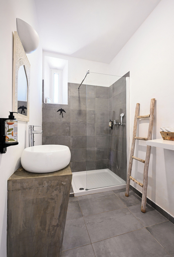 Bathroom 3, Casa Amarela, Mértola