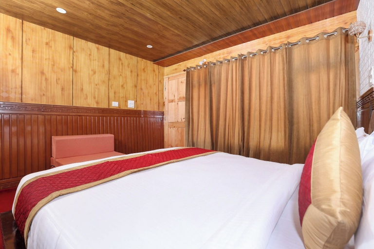 Room 2, Snow Pine Luxury Wooden Cottage, Leh