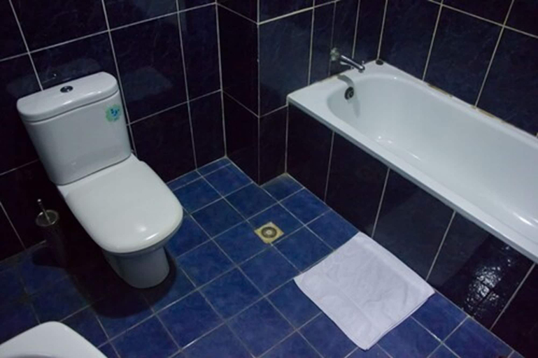 Bathroom, Dees Hotels, Apartments and Suites, Mushin