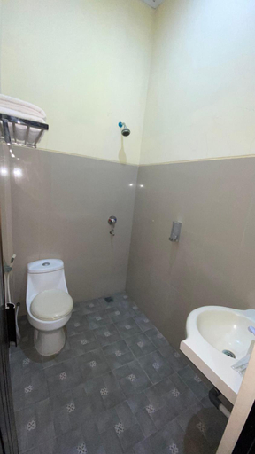 Bathroom 3, HOTEL DEDY JAYA BREBES , Brebes