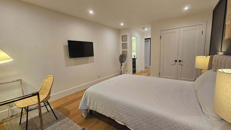 Room 2, Modern & stylist house in Toronto, Toronto