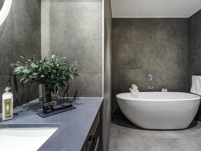 Bathroom 5, Pullman Santiago El Bosque, Santiago