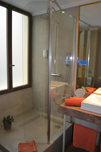 Bathroom 5, Saint Ferreol, Bouches-du-Rhône