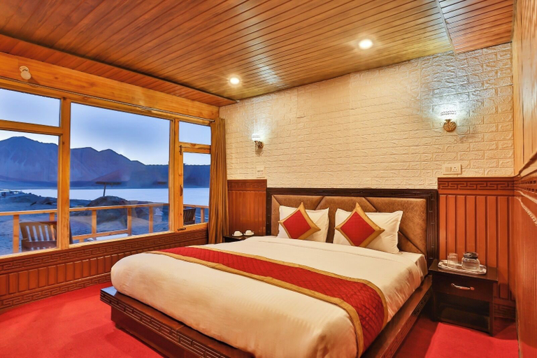 Room 4, Snow Pine Luxury Wooden Cottage, Leh