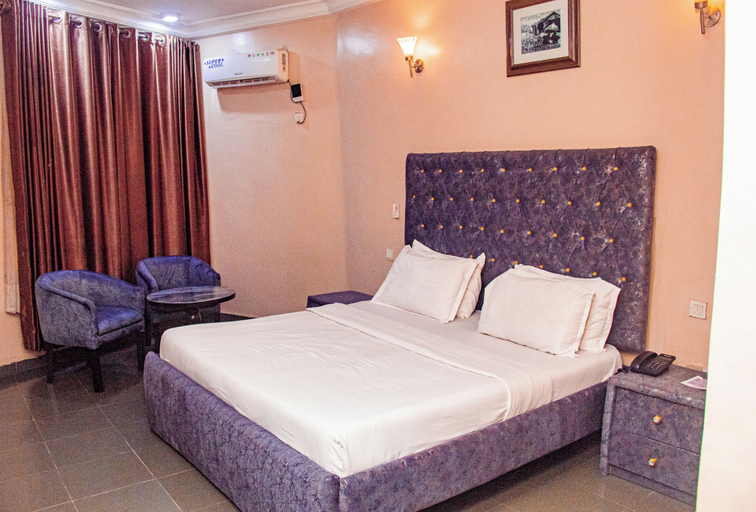 Bedroom 2, Dees Hotels, Apartments and Suites, Mushin