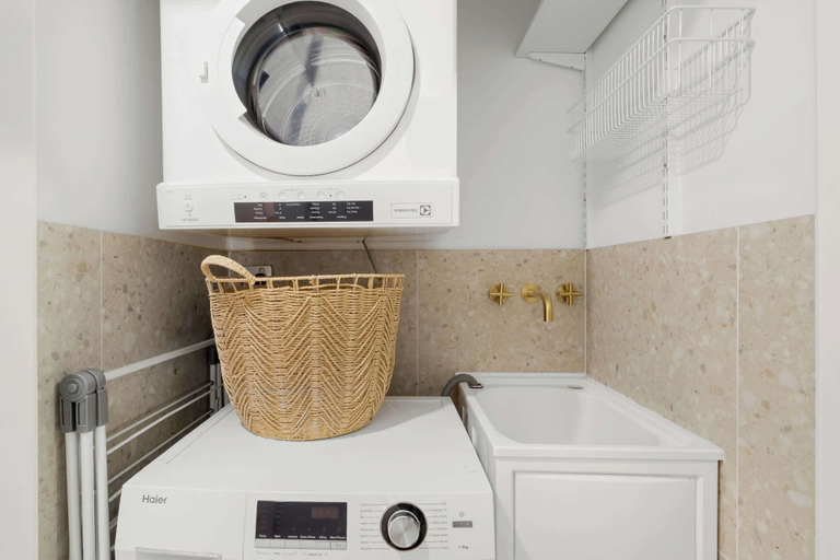 Interior 2, Hidden Oasis 2bed-2bath-1car - 5 Mins to CBD, Fortitude Valley