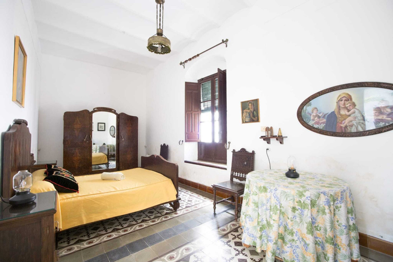Room 1, La Casa del Cura 1935, Sevilla