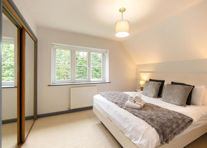 Room 5, 216a Bassett Green Apartments, Hampshire