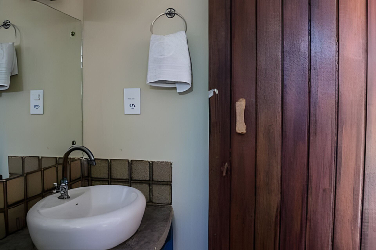 Bathroom 2, 4let Colina Flamboyant, Cerro Corá
