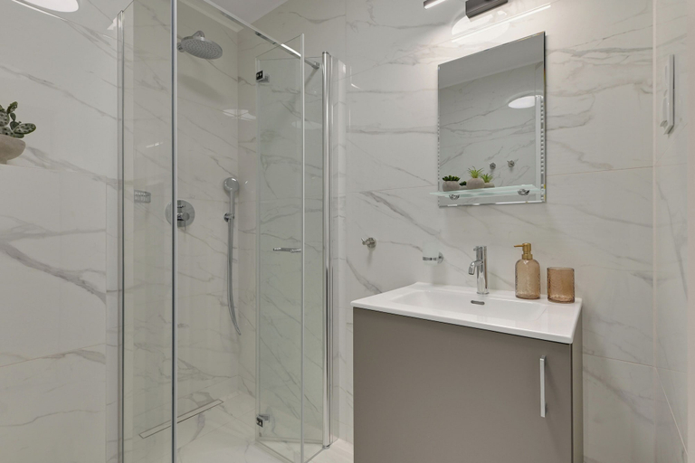 Bathroom 3, Sukiennicza by BrowarHeveliusApartments, Gdańsk City