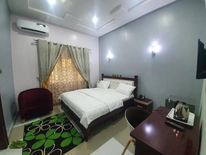 4, COCOS Hotel & Gardens, AbujaMun