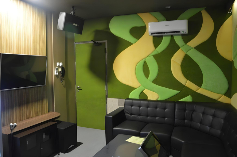 5, Studio Inn & Suites Semarang, Semarang