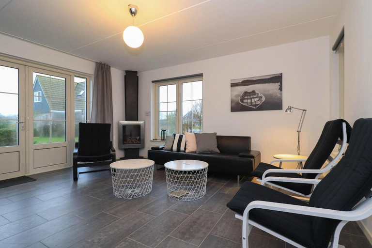 Living room 5, Beach Villa With Garden & Water Access, Wûnseradiel