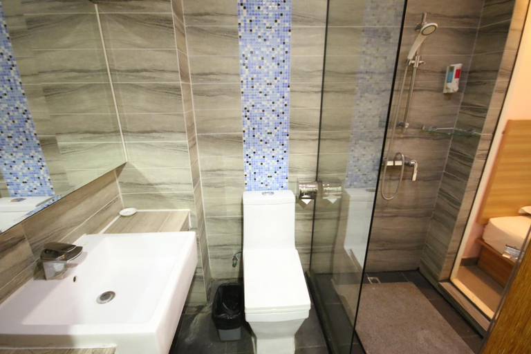 Bathroom 4, Dragon Hotel 168 Yingbin Road, Guangzhou