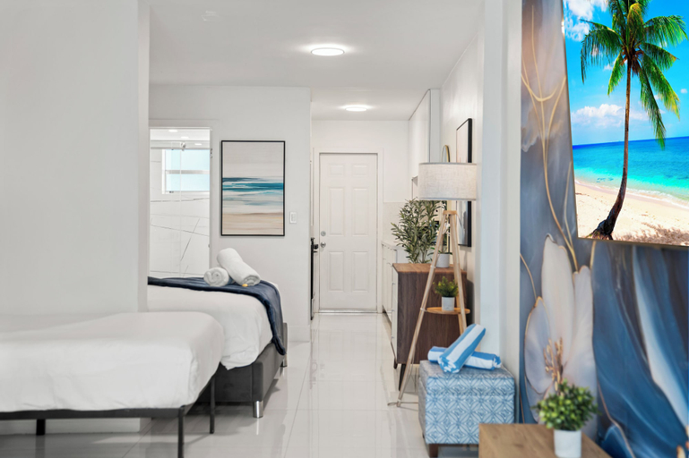 Room 2, South Beach Boutique Suites, Miami-Dade