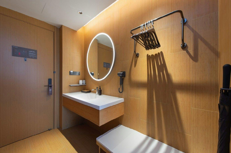 Bathroom 3, Ji Hotel Dunhua Liuding Mountain Aodong Street, Yanbian Korean