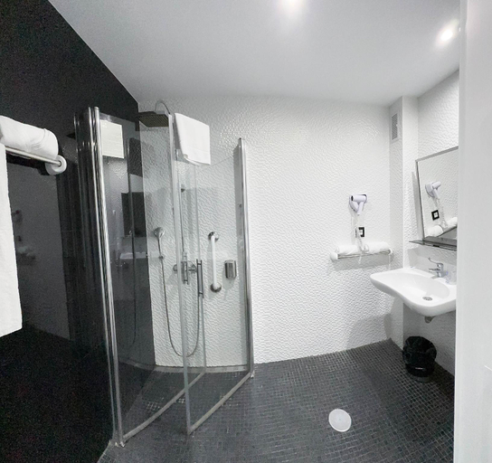 Bathroom 4, Hotel Avenida de Espana, Madrid