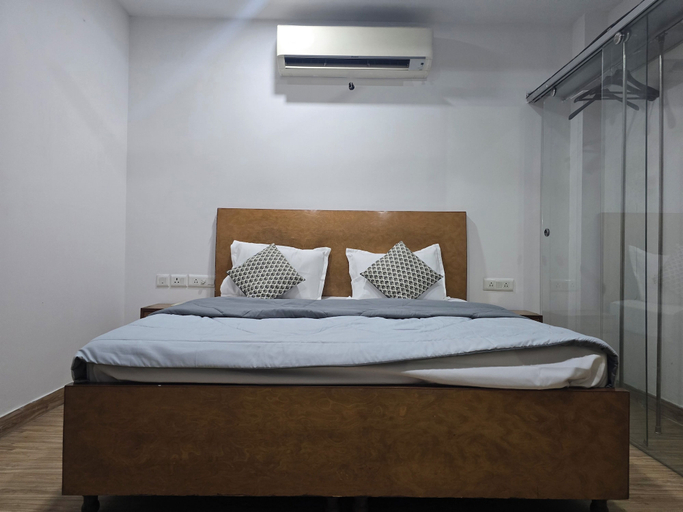 Room 5, Slepyy Fox, Delhi