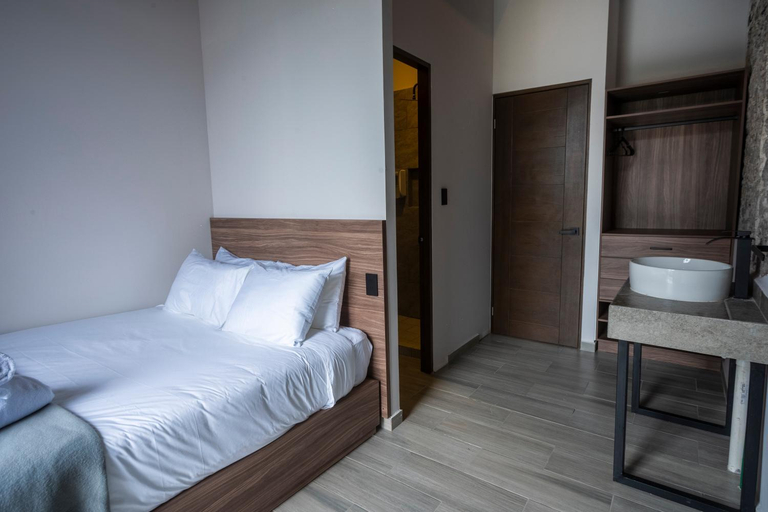 5, Straw Hat Hostel & RoofTop Bar CDMX, Mexico City