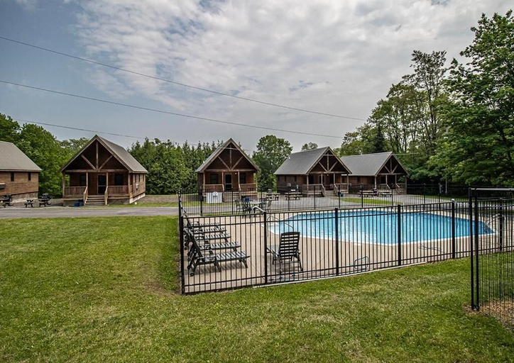 Pool, Chalet Village, Otsego