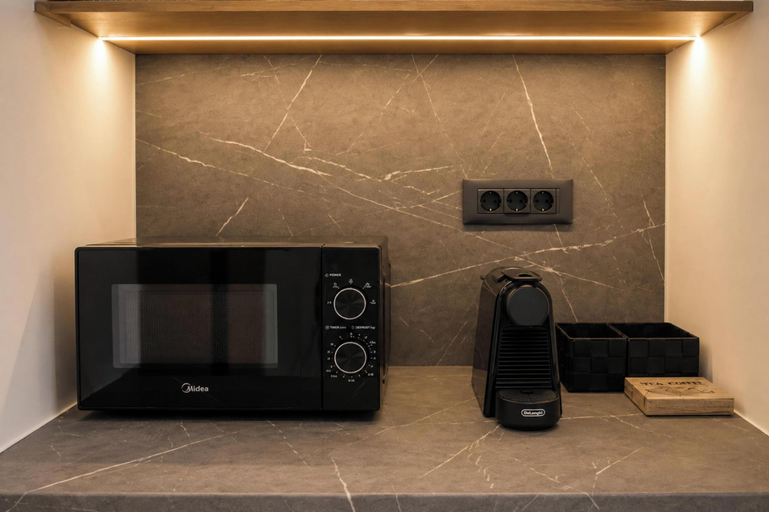 Microwave, Eos Mare, Crete
